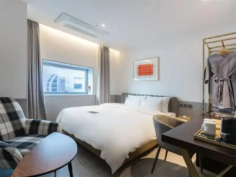 H Avenue Gwanganri Beach Busan