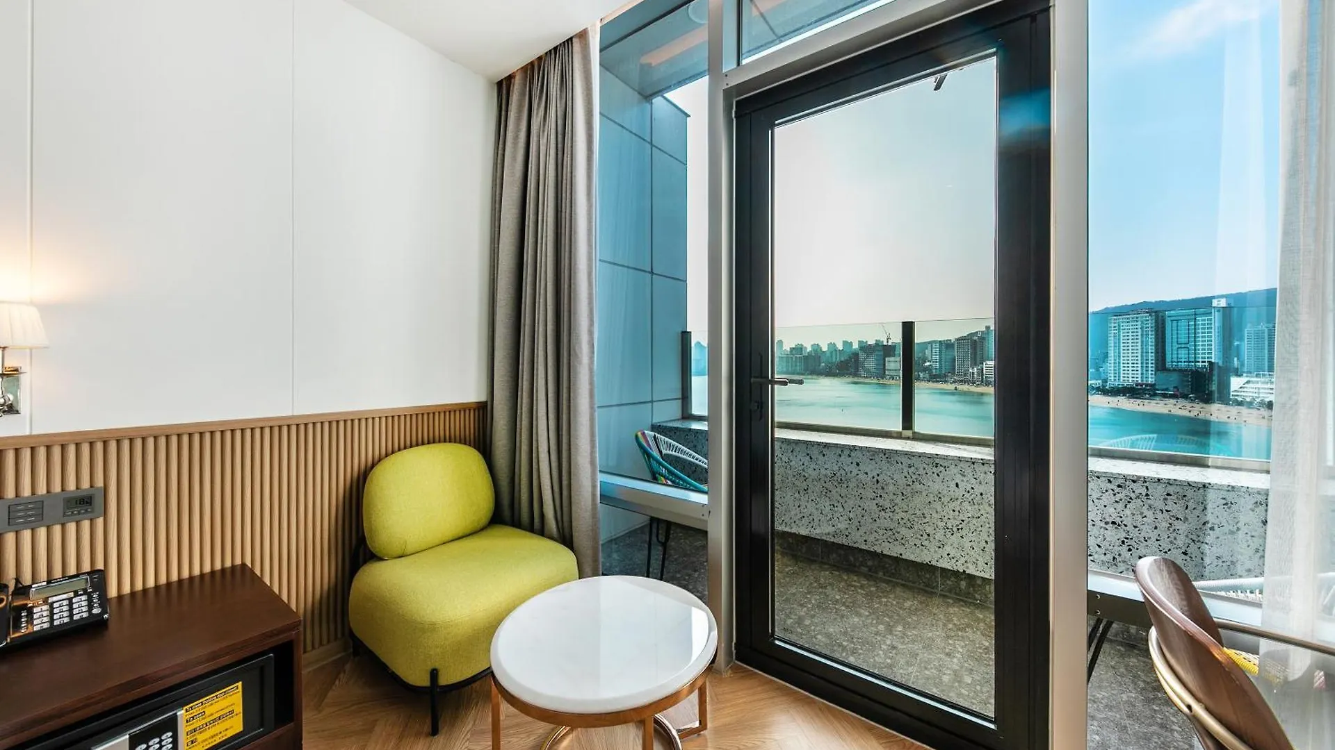 H Avenue Gwanganri Beach Пусан Отель