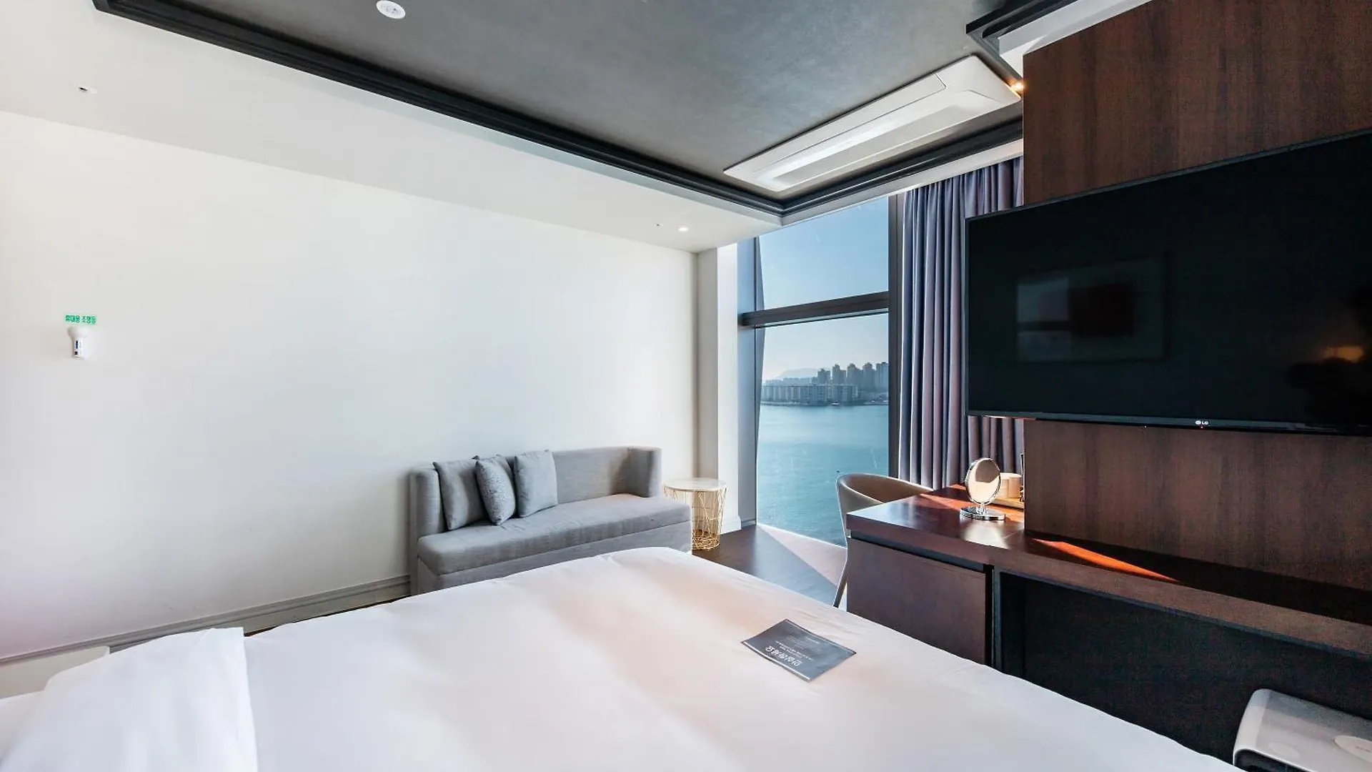 Отель H Avenue Gwanganri Beach Пусан