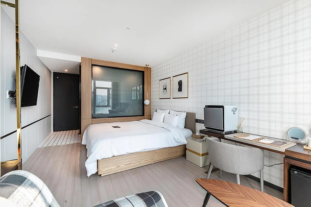Отель H Avenue Gwanganri Beach Пусан