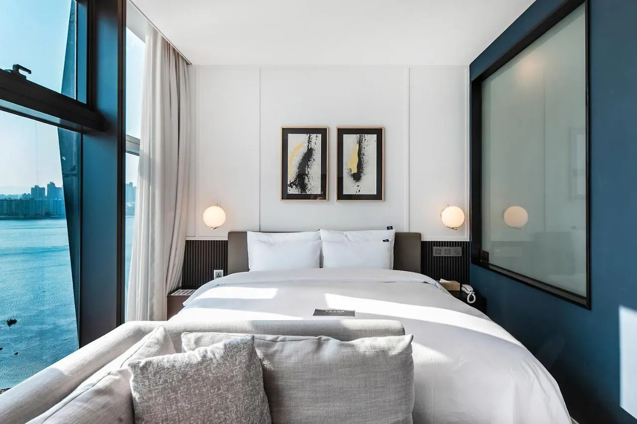 H Avenue Gwanganri Beach Пусан 2*,