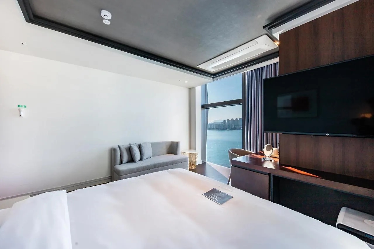 H Avenue Gwanganri Beach Пусан Южная Корея