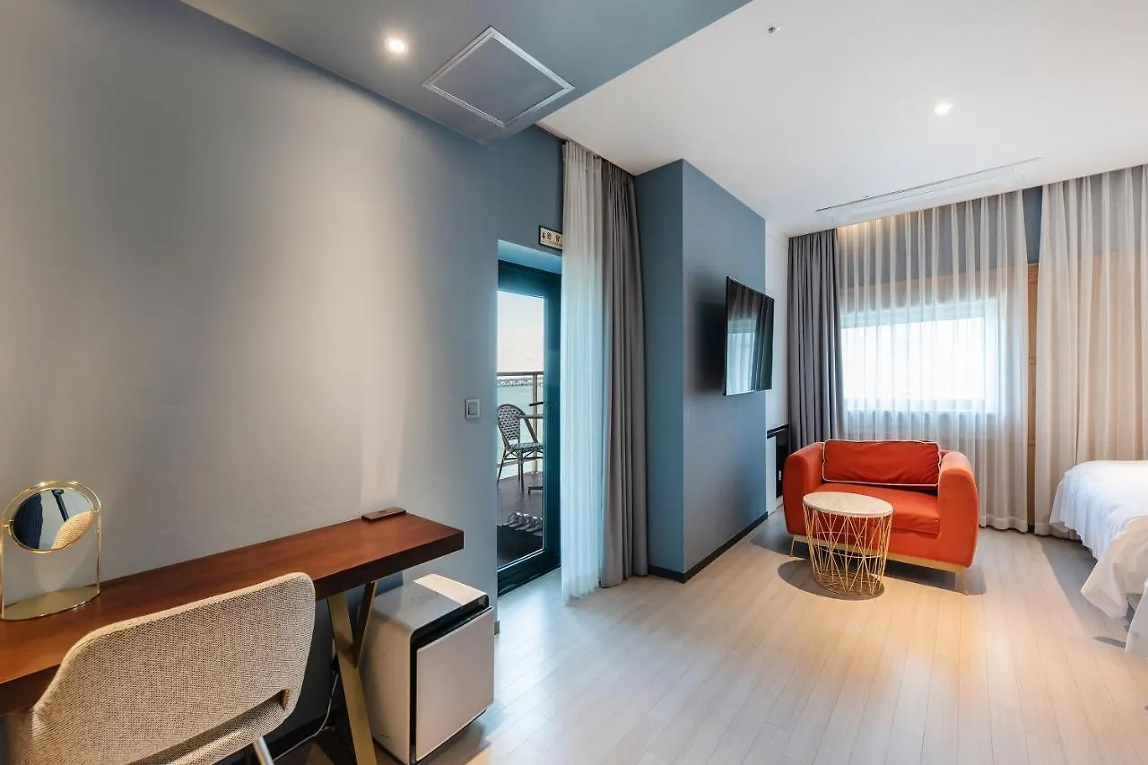 Отель H Avenue Gwanganri Beach Пусан