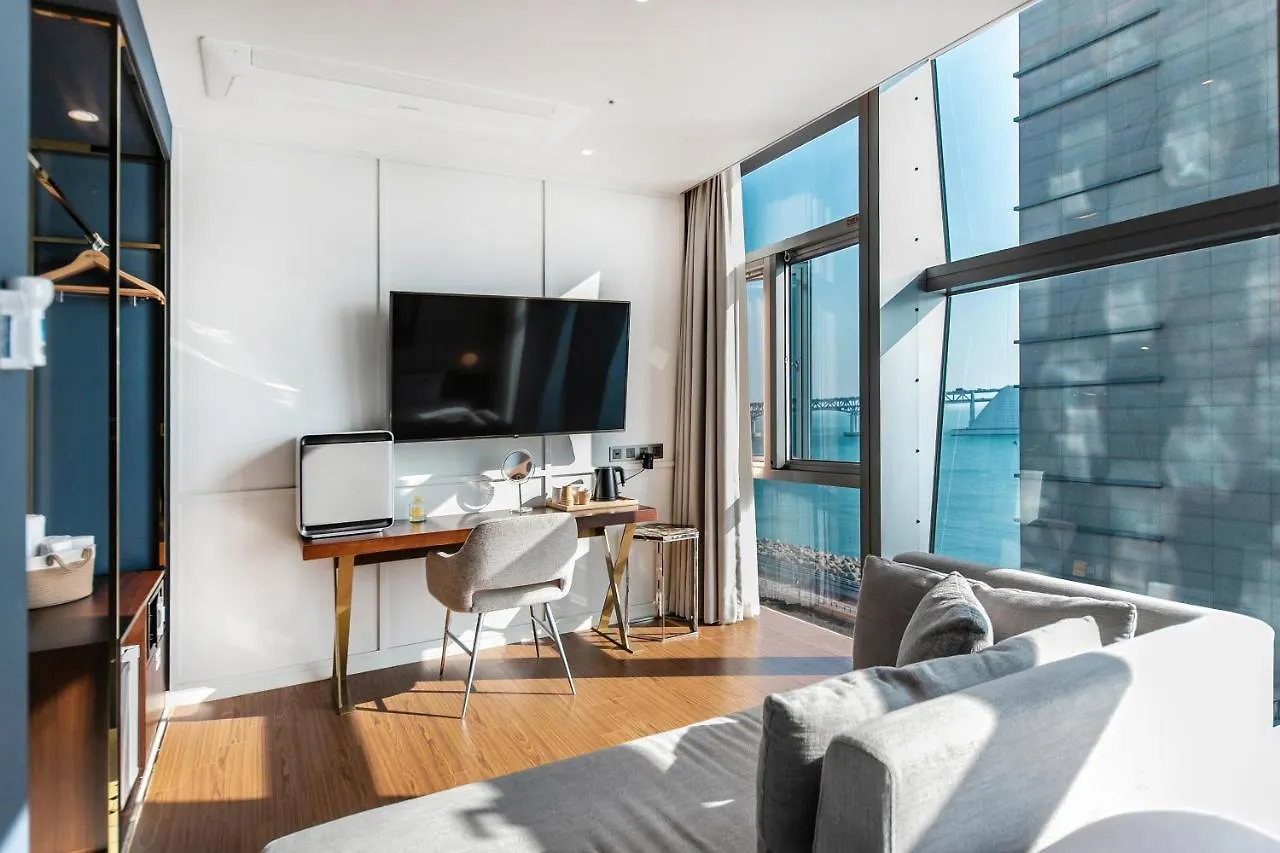 H Avenue Gwanganri Beach Пусан 2*,
